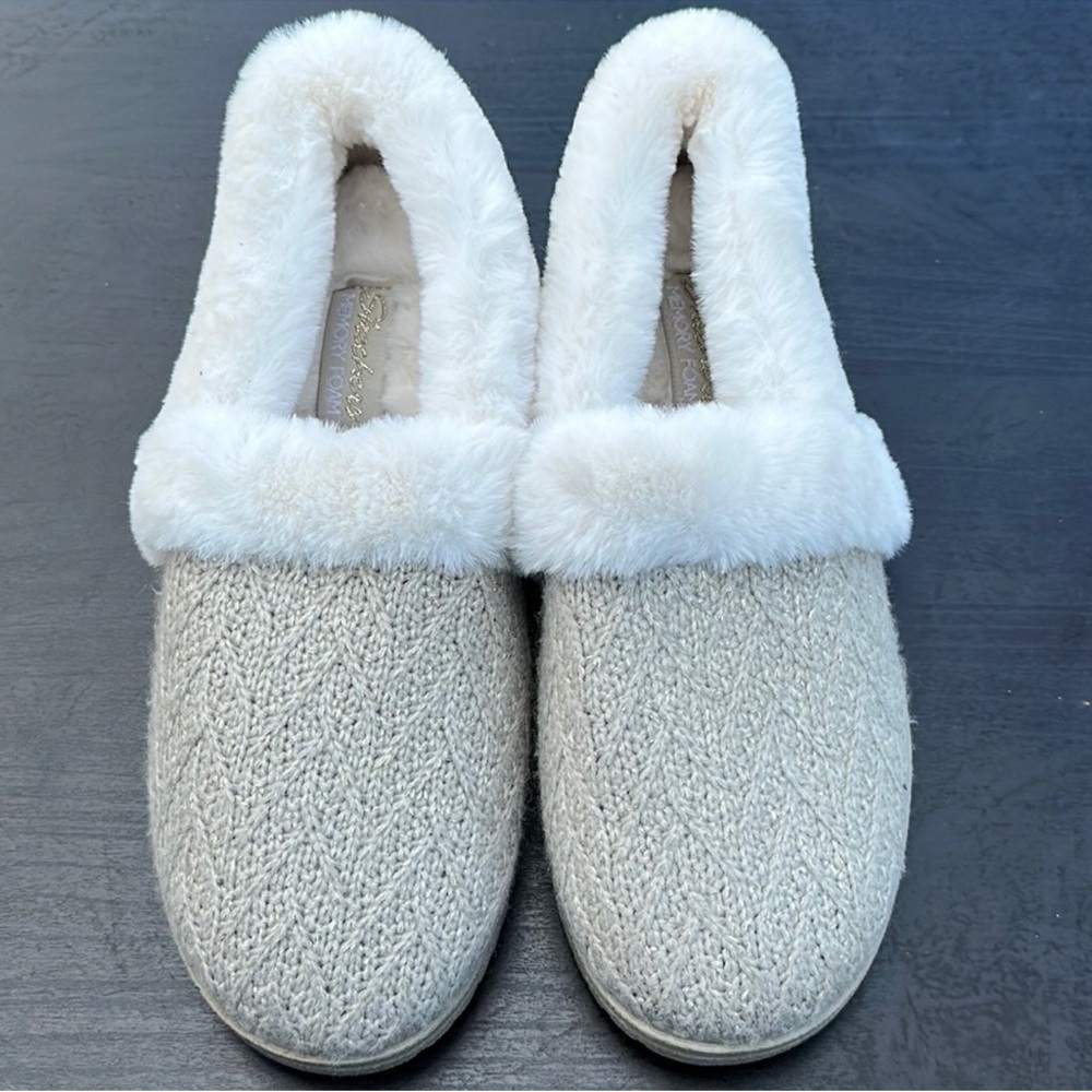Sketchers Cozy White Knit Women's Slippers Size 8.5